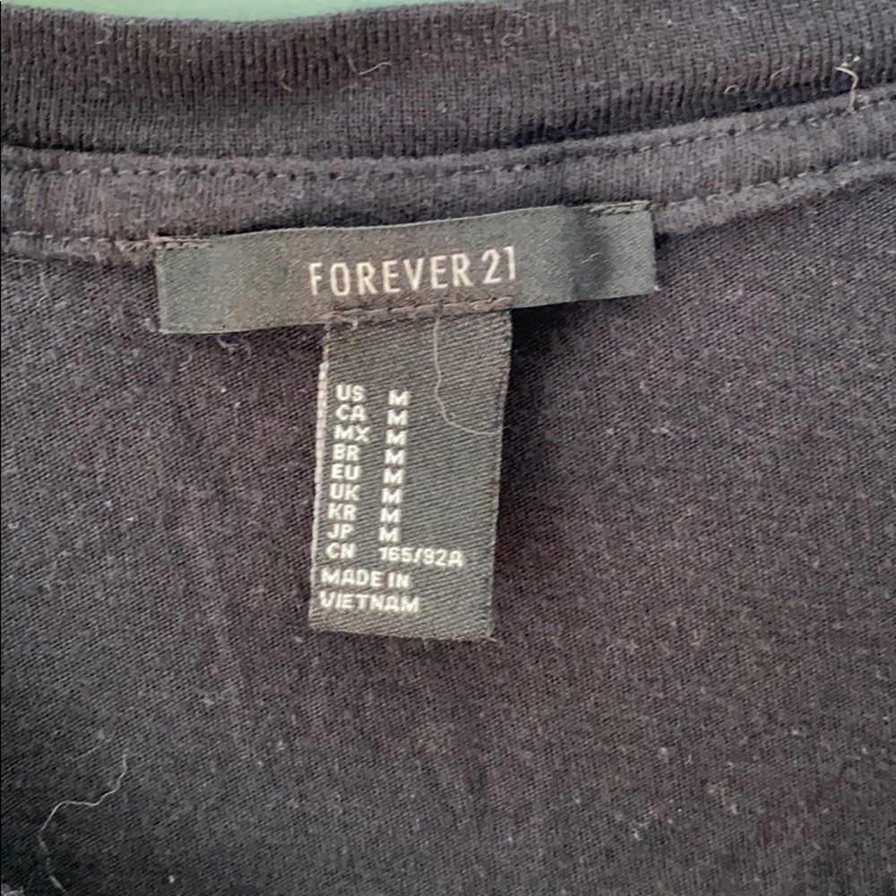❣️SOLD Forever 21 Black V-Neck Basic Tee Shirt - Picture 2 of 3